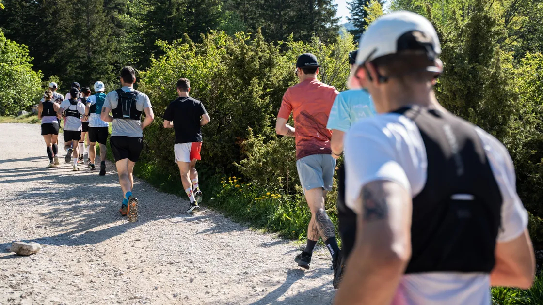 Un groupe de coureurs en sortie
