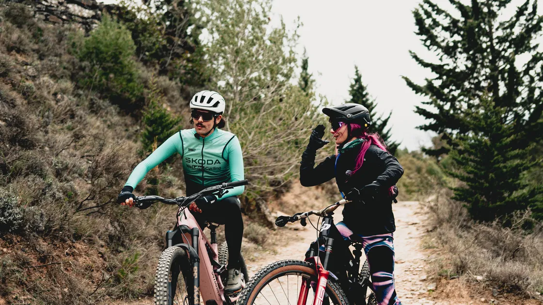 VTT à l'arret entrain de discuter