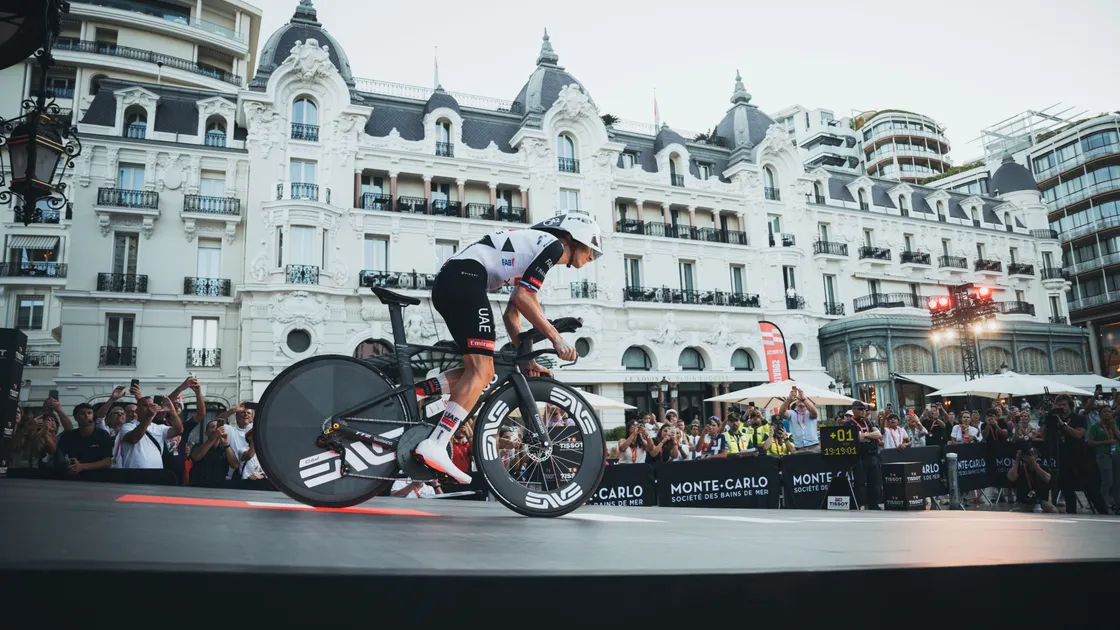 Tadej Pogacar au départ de la Vuelta dans les rues de Monaco